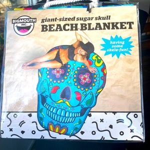 💀Giant skull beach blanket💦